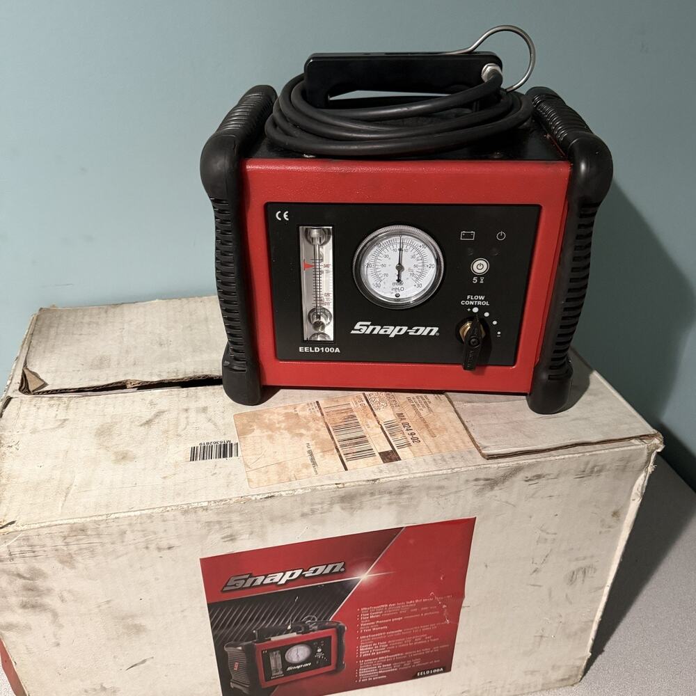 SNAP-ON LEAK DETECTION SYSTEM EELD100A SMOKE MACHINE WITH BOX AND ACCESSORIES